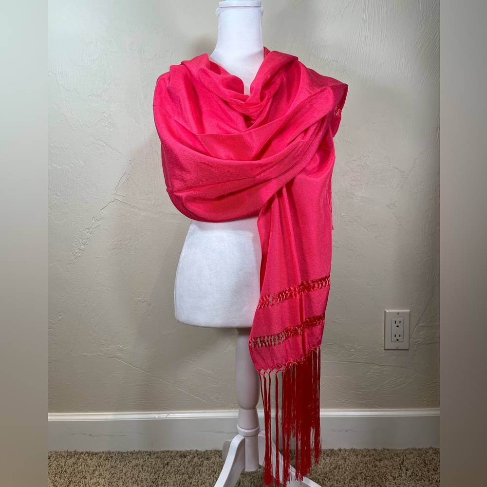 Scraf/Shawl/wrap - Picture 2 of 12